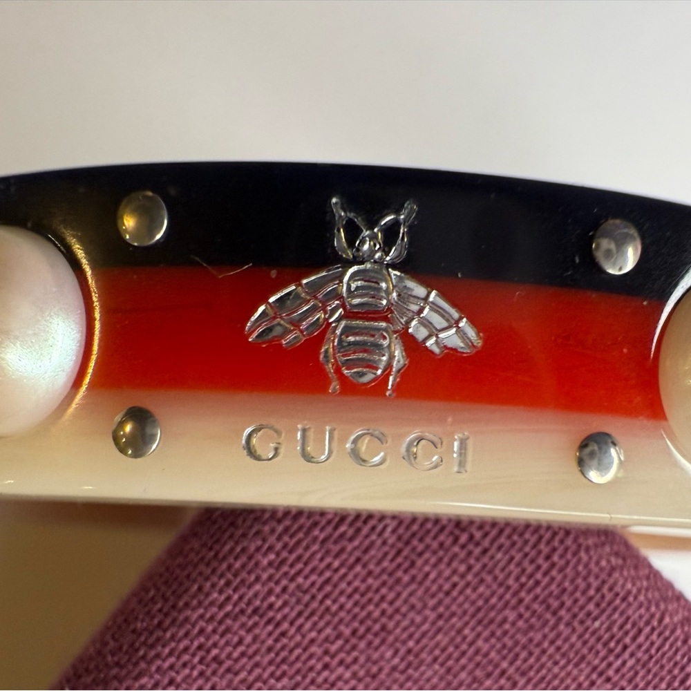 Gucci Black and Red Bee Bracelet - Picture 2 of 5